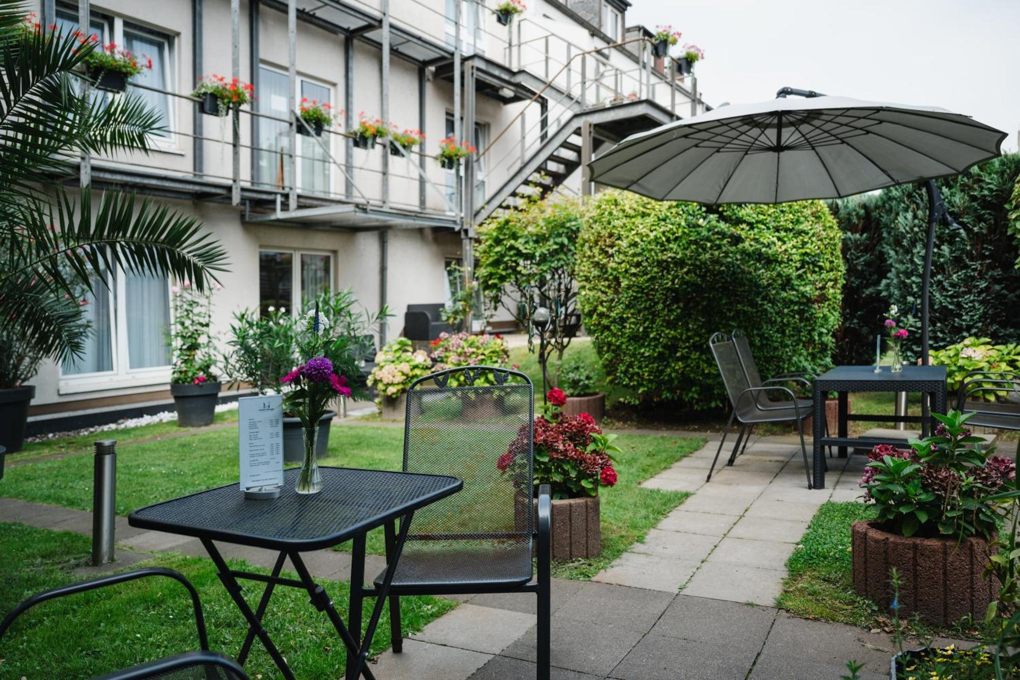 Hotel Mirage Дуйсбург Экстерьер фото