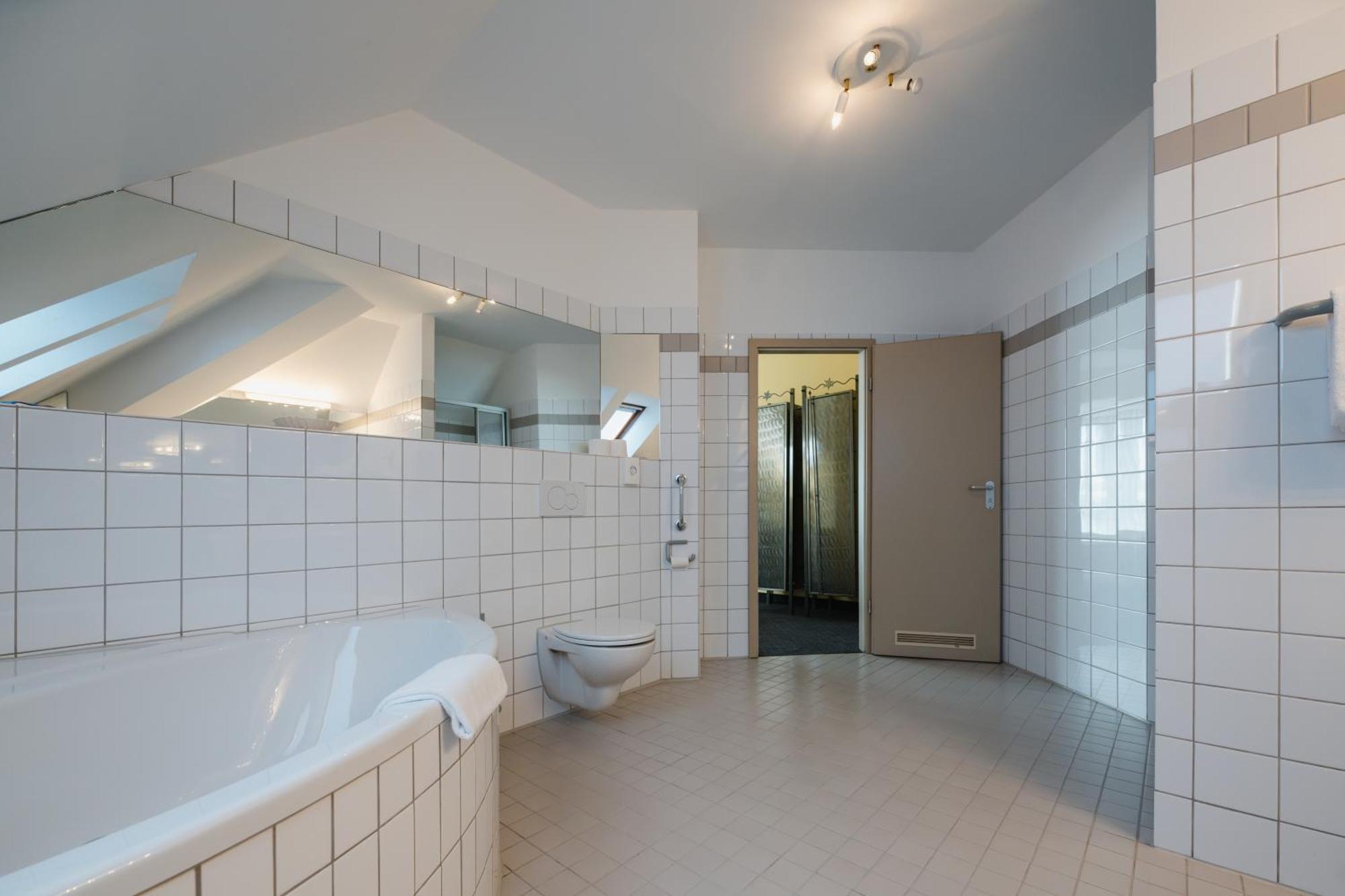 Hotel Mirage Дуйсбург Экстерьер фото
