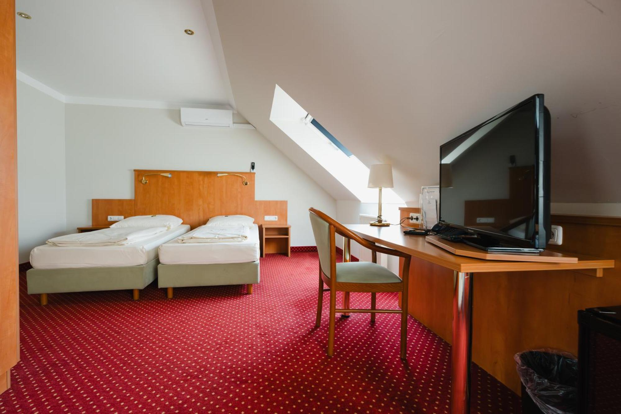 Hotel Mirage Дуйсбург Экстерьер фото
