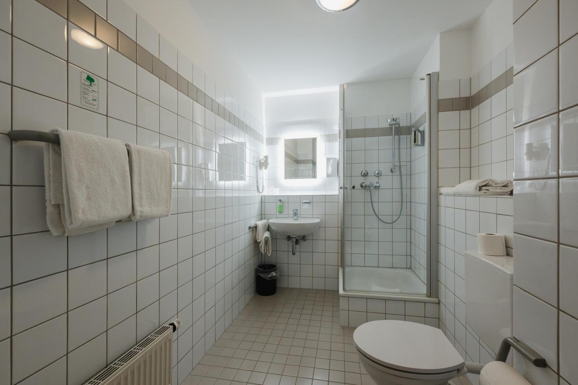 Hotel Mirage Дуйсбург Экстерьер фото