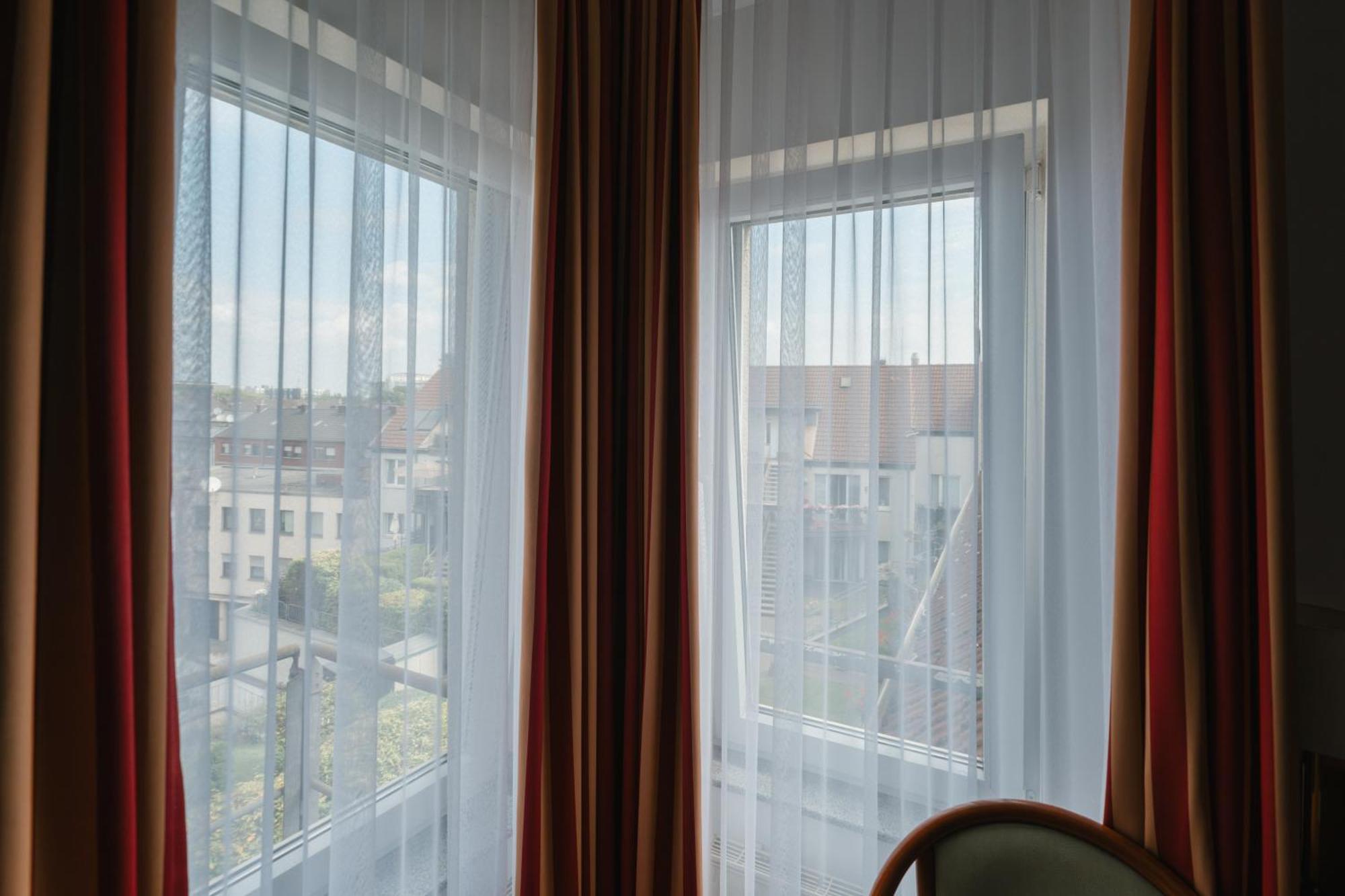 Hotel Mirage Дуйсбург Экстерьер фото
