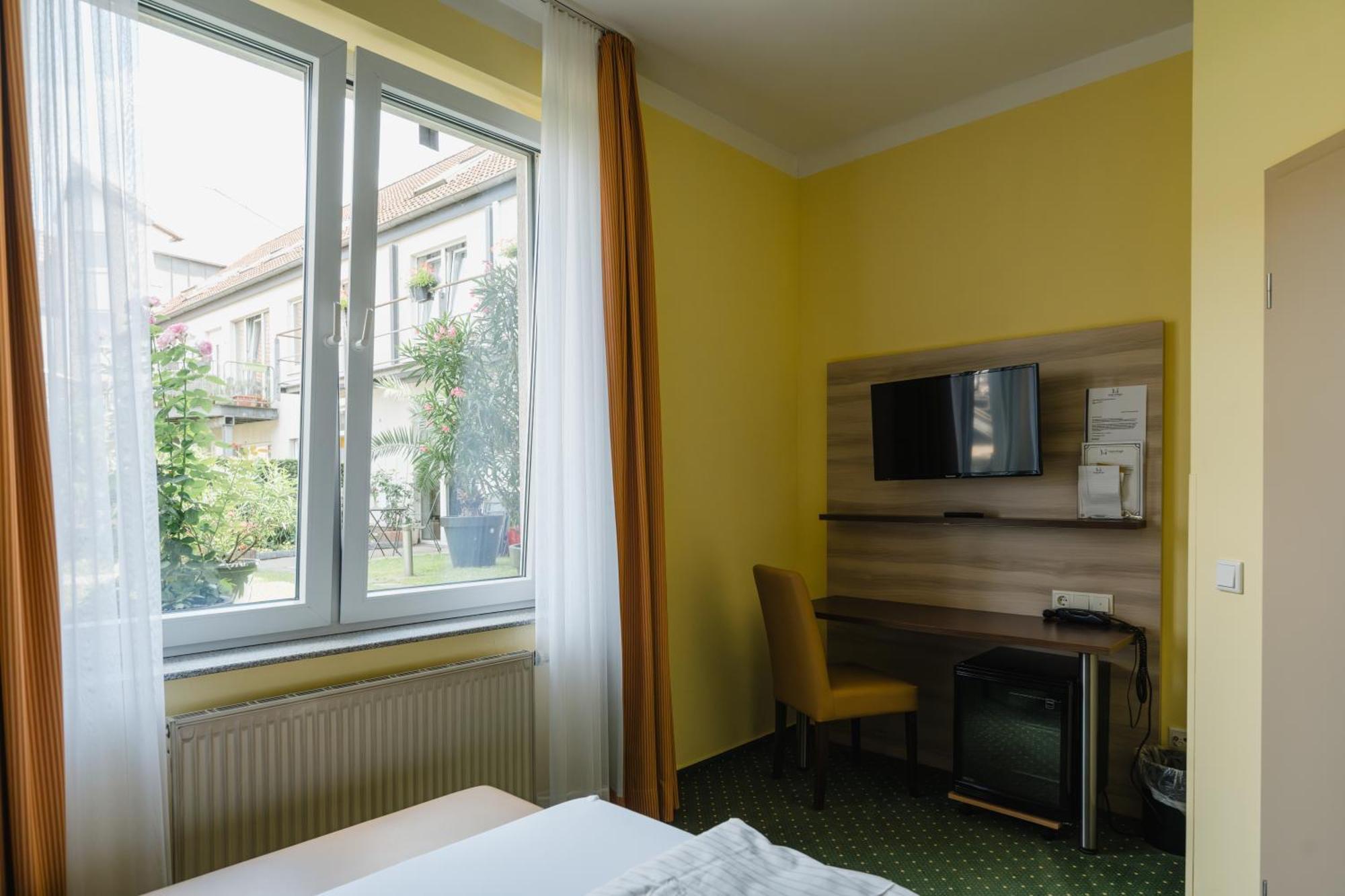 Hotel Mirage Дуйсбург Экстерьер фото