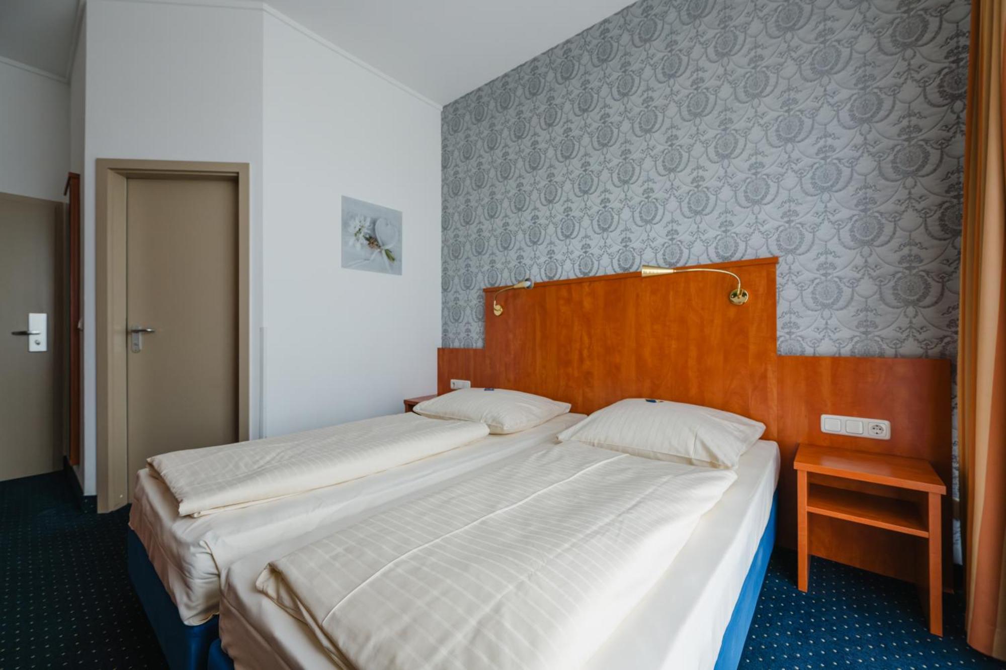 Hotel Mirage Дуйсбург Экстерьер фото